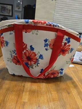 Pioneer Woman Floral Red & Blue Canvas Insulated Lunch Bag. Never Used.